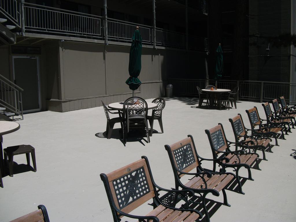 Pepper Tree Inn Tahoe City Exterior photo